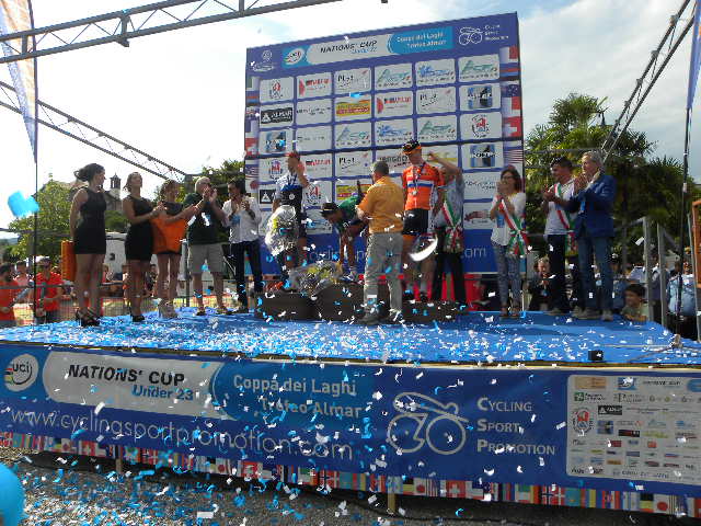 Pioggia di coriandoli sul podio premiazioni (Foto Nastasi)