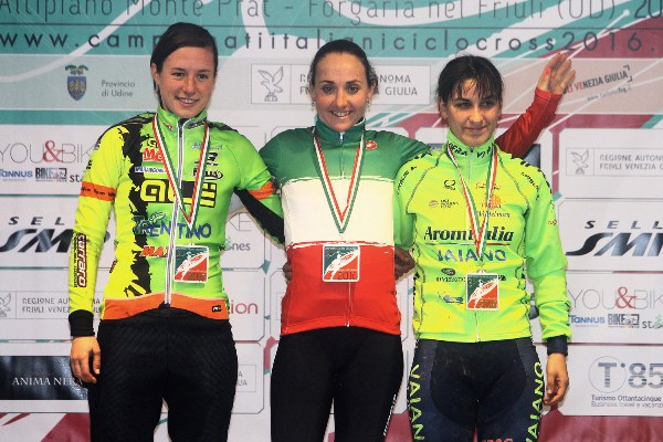 Campionato Italiano Ciclocross-da sx, Oberparleiter, Lechner e Bulleri, Podio Tricolore Donne Elite (Scanferla)