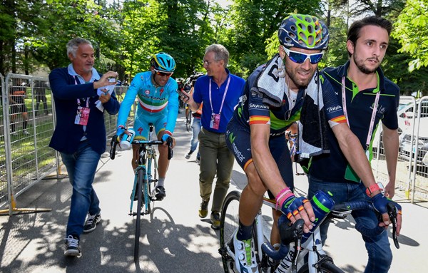 Nibali e Valverde dopo l'arrivo (Ansa)