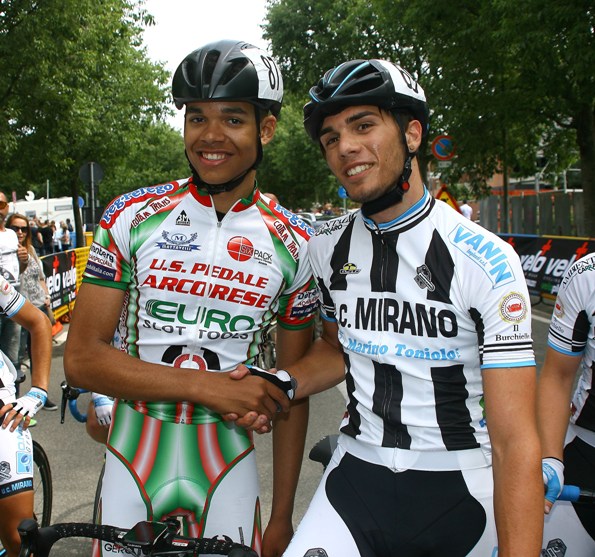 Da sx, Samuel Nova, 2^ classificato e Davide Borcaro vincitore gara (Foto Berry)
