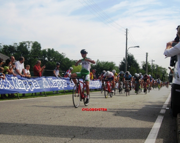Milone vince a Vaprio d'Agogna (Foto Cyclo@system)