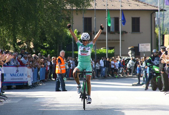 Alessia Vigilia vince al Ghisallo (Foto Berry)