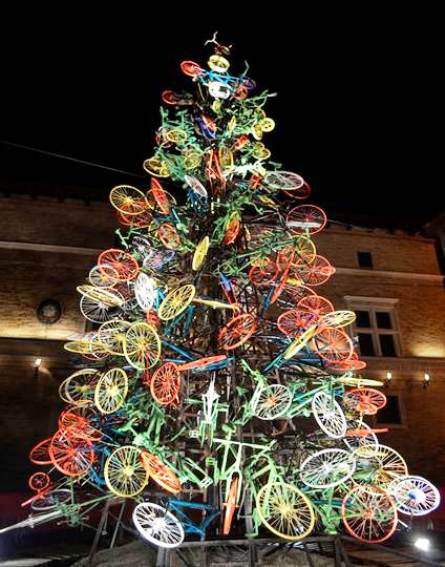 Un Buon Natale A Tutti.23 12 2016 Cardano Al Campo Area Varese Club Ciclistico Cardanese Augura Buon Natale E Buon Anno 2017 A Tutti Pedaletricolore It