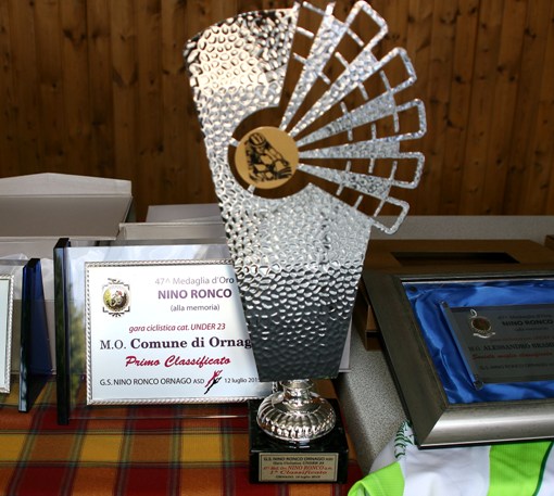 Trofeo per il primo classificato (Foto Berry)