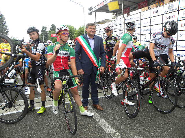 Sindaco di Felino, Maurizio Bertani con i due Tricolori al via (Foto Nastasi)