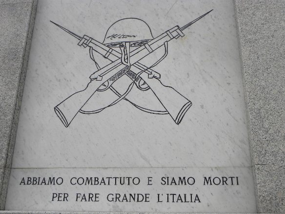 08.10.13 - (Nasta) - Monumento Siamo Morti per fare grande l'Italia
