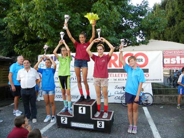 Podio G6 con la vincitrice Sofia Nicolini (Pedale Ossolano), Giorgia Micali (BC 2000-Borgomanero) e Francesca Barale (Pedale Ossolano)