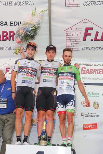 da sx, Minali, Consonni e Bonifazio, podio Castelletto Cervo (Foto Pisoni)