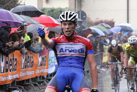 Moreni vince sotto la pioggia (Foto Berry)
