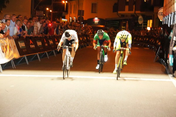 Decisione allo sprint tra Alban, Moggio e Duranti (Foto Pisoni)