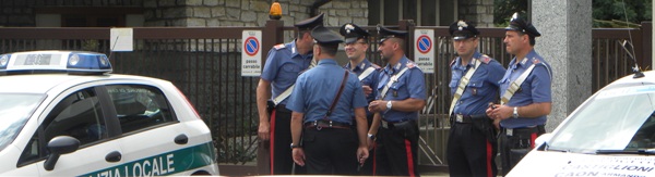 Carabinieri in servizio a Taino (Foto Nastasi)