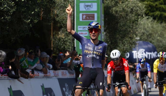 Arco (Trento) – 49° Giro delle Alpi, 3° Tappa a Tom Pidcock (Pinarello-Q36.5)