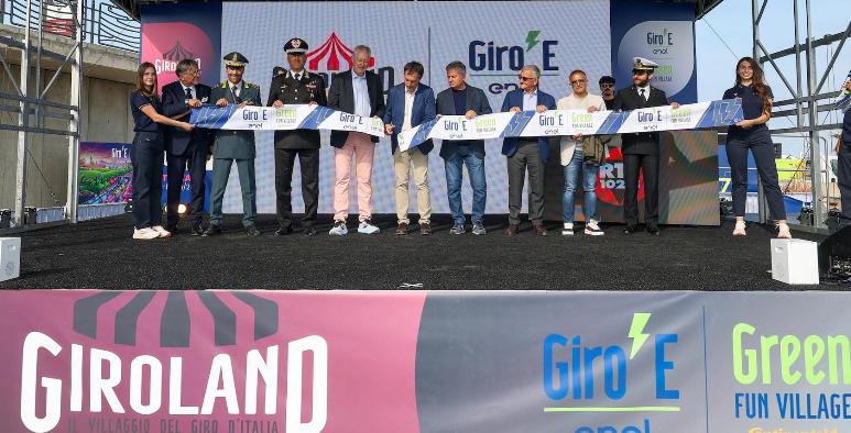 Catanzaro – Inaugurato il Villaggio del Giro d’Italia E – Enel a Catanzaro