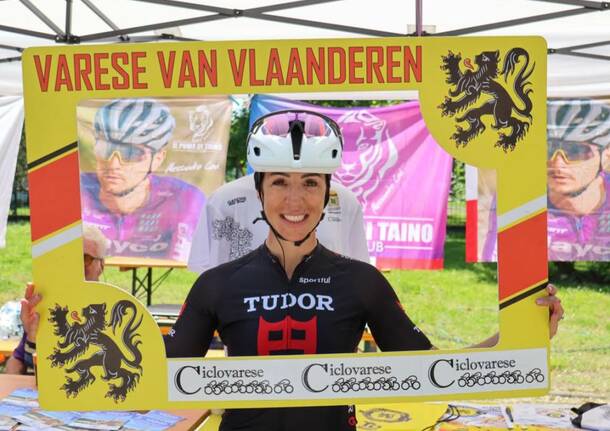 Angera (Varese) – Sul Lungolago di Angera la “Varese Van Vlaanderen” si è presentata con i Campioni del Giro