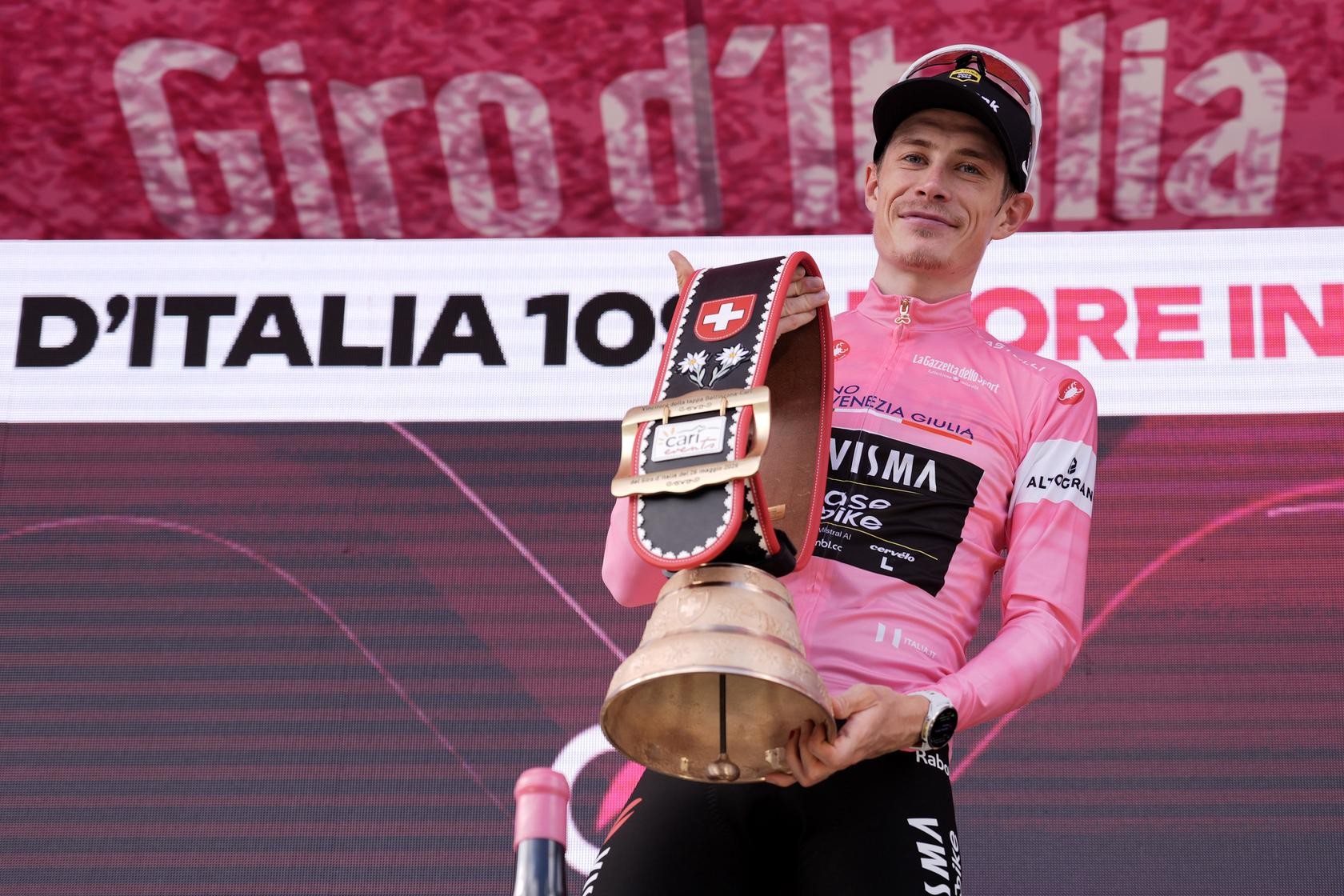 Cari’ (Svizzera) – Jonas Vingegaard vince la sua 4° tappa al 109° Giro d’Italia