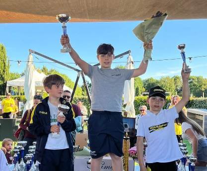 Pescia (Toscana) – Christian Fiorenza, 10 anni, lascia il calcio per la bici e vince subito! mentre il suo babbo piange a dirotto dalla gioia