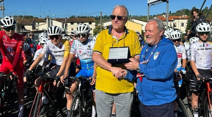 Prato – Maurizio Colligiani : Giudice di gara FCI con una Vita tra le bici e riconoscimenti alla carriera