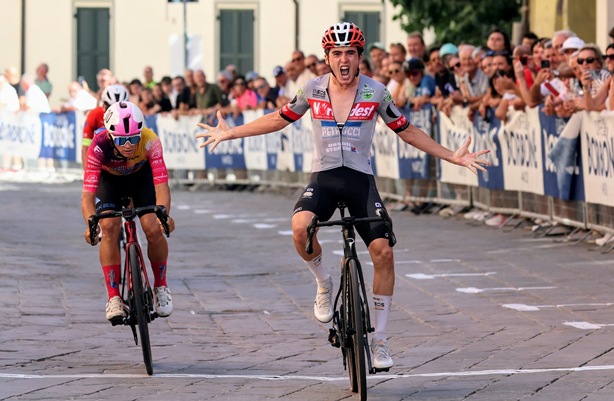 Faenza (Ravenna) – Ciclismo Juniores : Eric Zanolin (Nordest Petrucci-Assali Stefen) vince la gara davanti a Filippo Bandini (Team General System) e Marco Zoco (Bustese Olonia)