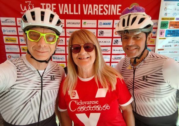 Gavirate (Varese) – I Cicloturisti sul percorso della Tre Valli Varesine